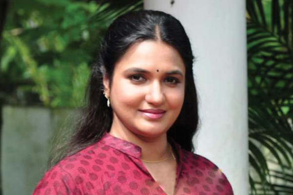 Marriage at the age of 50.. actress Sukanya's change of mind due to frustration..!-oneindia news