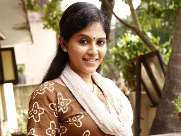 Anjali-Married to a divorced producer.. See actress Anjali's response on stage..!-oneindia news