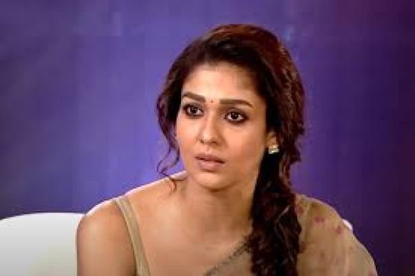 Dad.. We thought Nayanthara for a minute.. The young girl who looks like the original Nayanthara..!-oneindia news