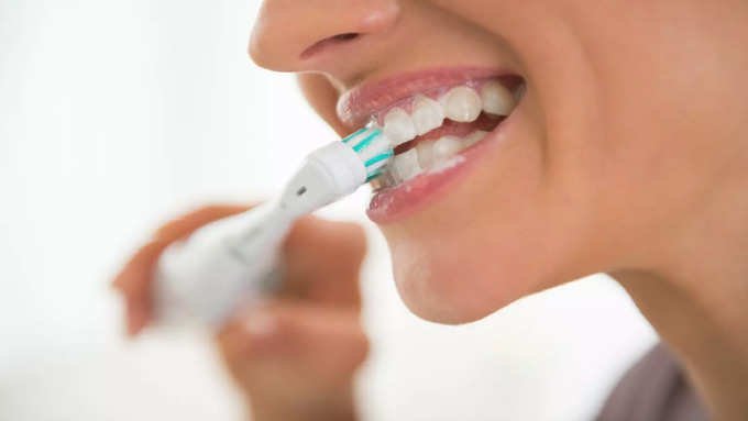 Do you feel as if your teeth are falling out.. There may be a reason for this.. Know what to do..!-oneindia news