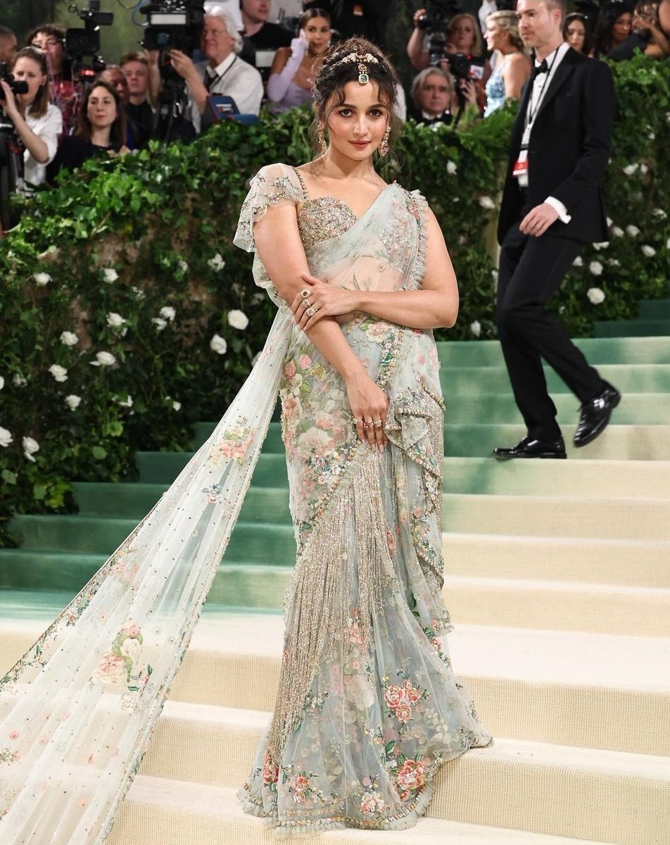 The grand Met Gala ceremony... The brilliant actress Alia Bhatt..-oneindia news