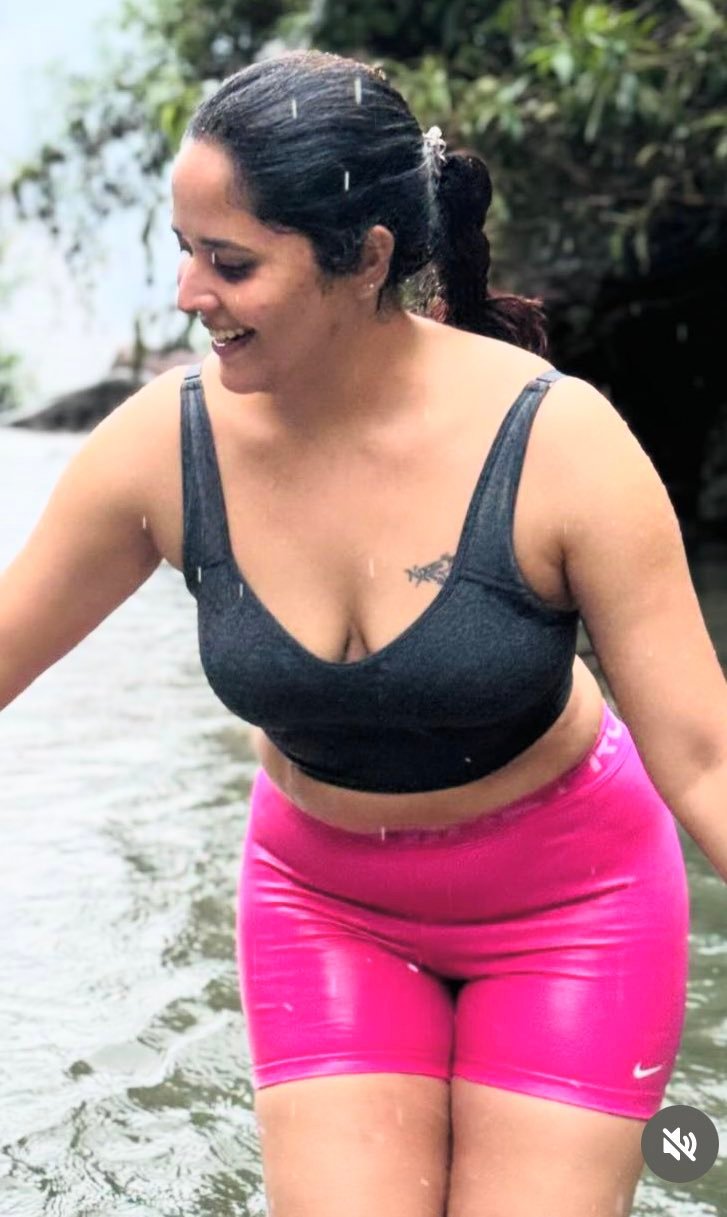 Attadi.. What a body.. Is this a swimsuit for a body with a body..?  Anasuya screams..!-oneindia news