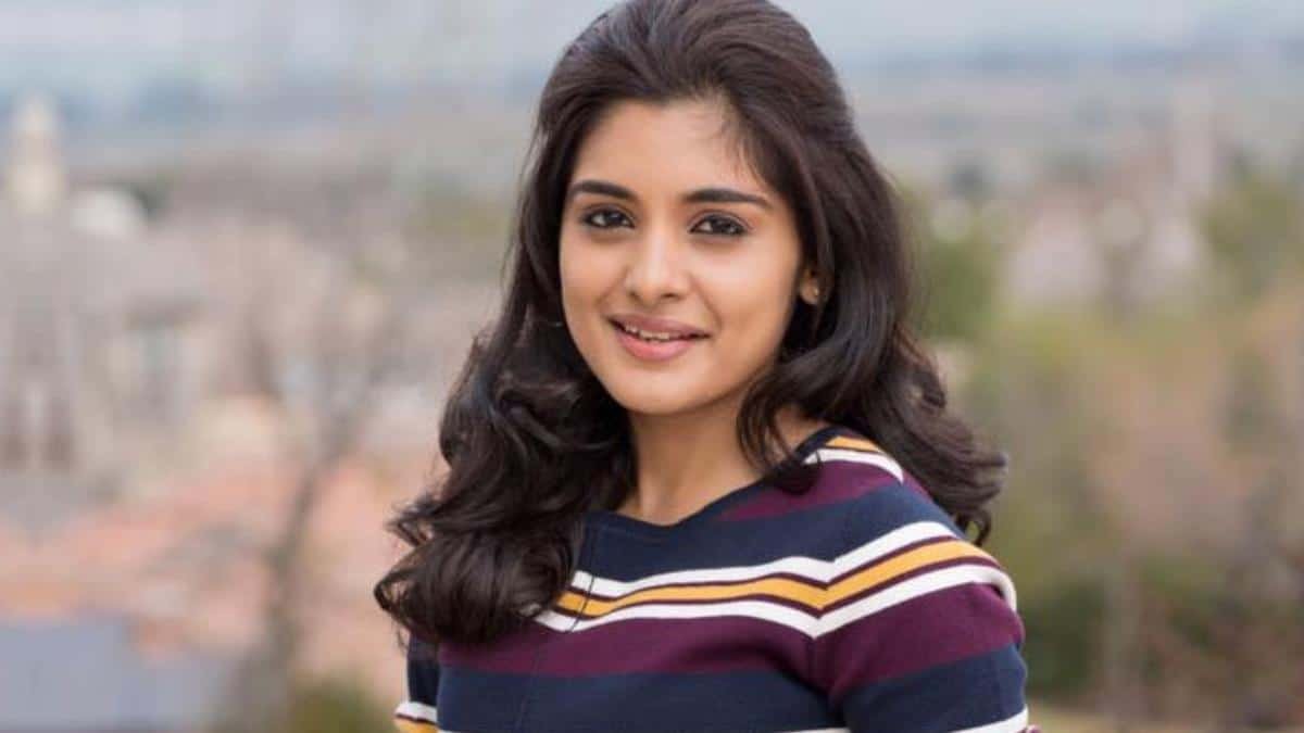 Actress Nivetha Thomas in a two-piece swimsuit..!  Moaning fans..!-oneindia news