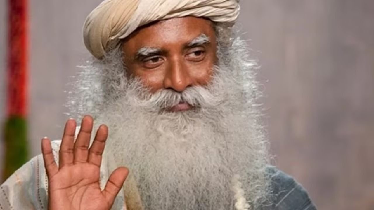 Soaked with crushed black pepper and honey: Sadhguru's 4 techniques to get rid of colds-oneindia news