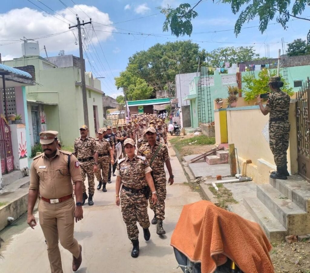 Police parade ahead of Vikravandi by-election-oneindia news