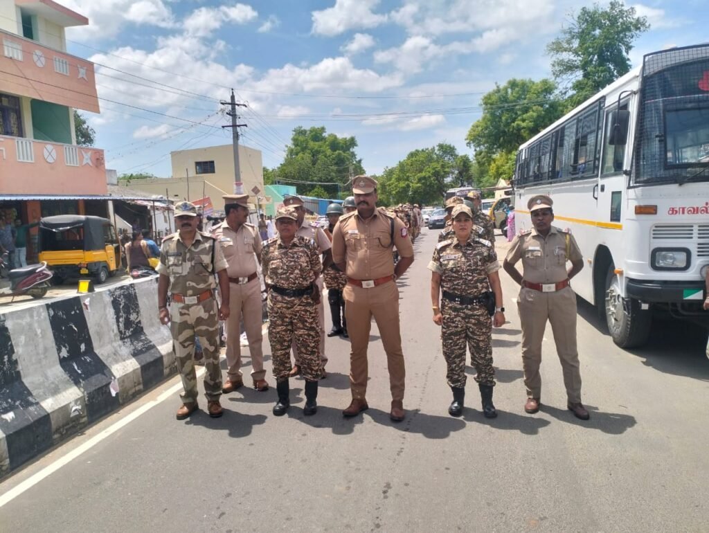 Police parade ahead of Vikravandi by-election-oneindia news