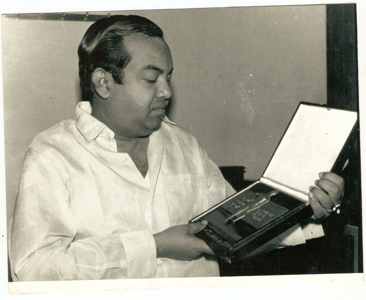 A special post on the birthday of Kaviarasu Kannadasan who created the epic!-oneindia news