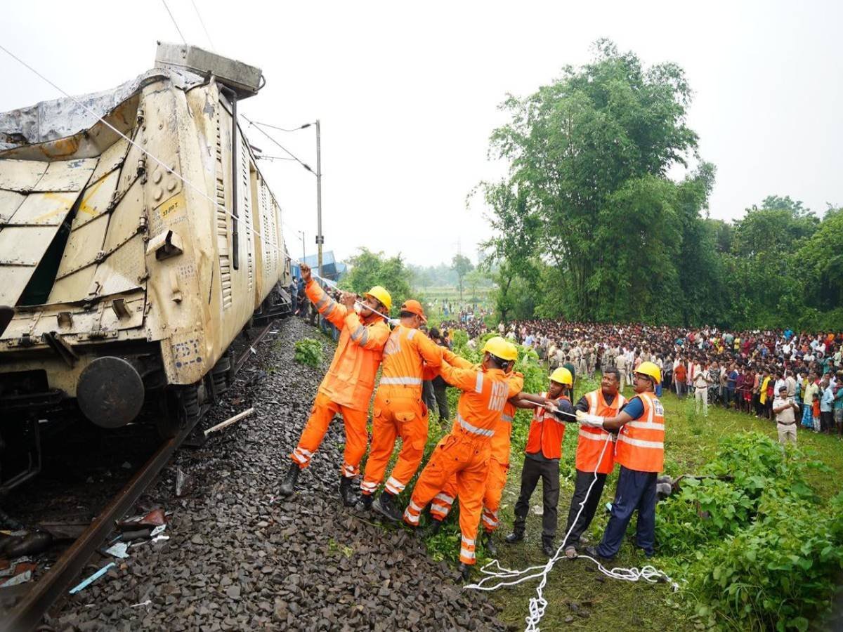 Letter to Union Railway Minister to prevent train accidents – Kalanidhi Veerasamy-oneindia news