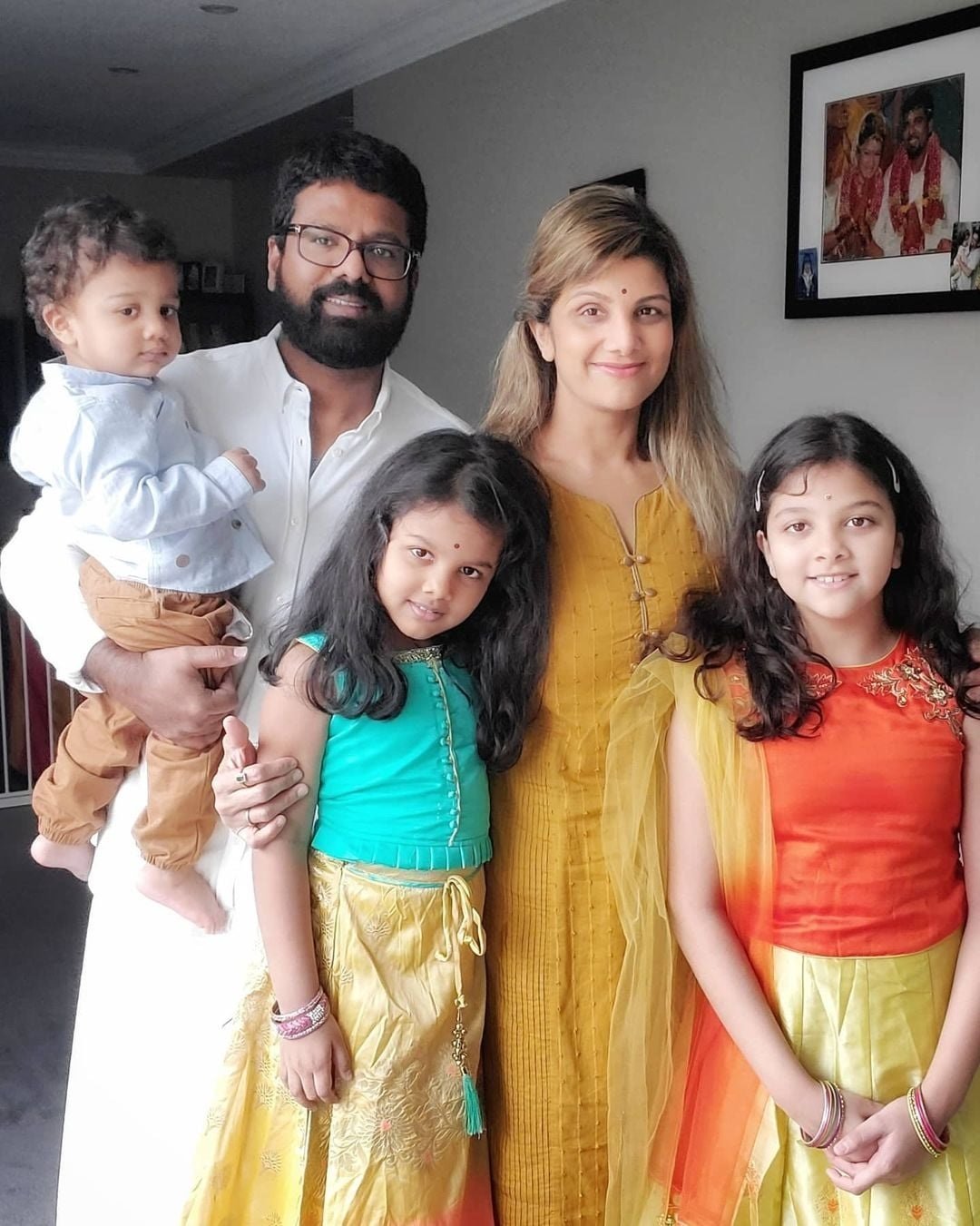 Actress Ramba-Actress Ramba filed a case against her husband..!  An environment where there is no way to eat..!  His work in Canada..!-oneindia news