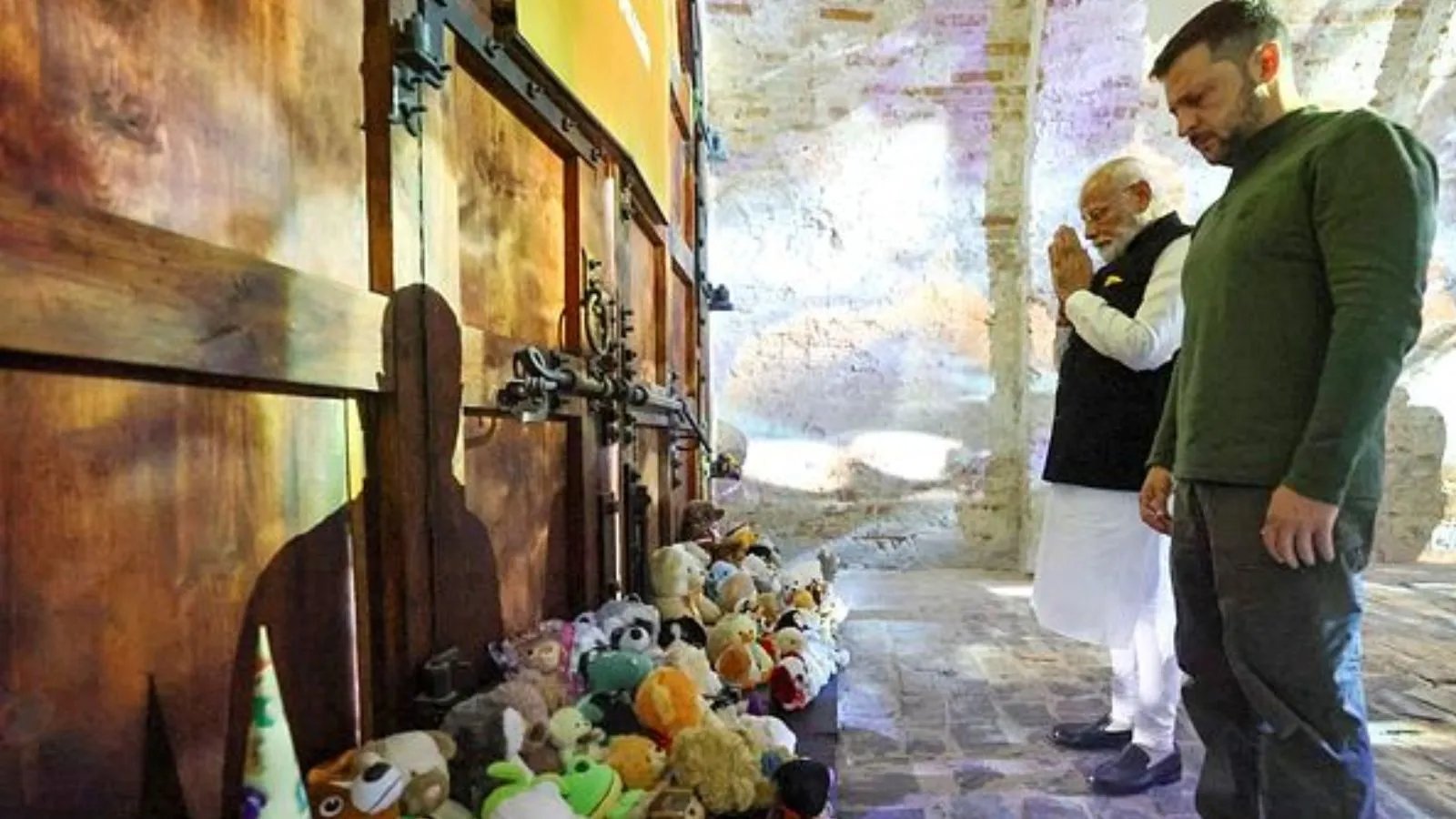  Prime Minister Narendra Modi and Ukraine's President Volodymyr Zelenskiy pay their respects to the children killed amid Russia's attack on Ukraine, at Martyrologist Exposition in Kyiv,